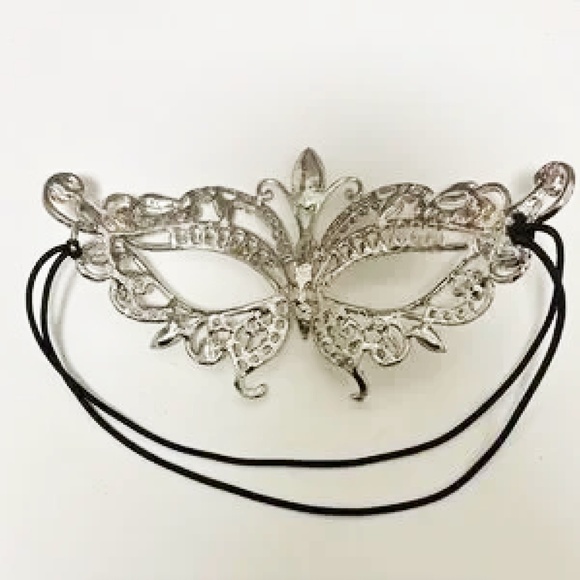 NEW - Elegant Silver Rhinestone Masquerade Mask- Halloween - Butterfly - Picture 2 of 2